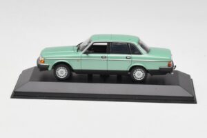 Volvo 240 GL Grün Metallic Minichamps 1:43 400171402 Metall