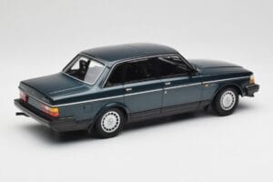 Volvo 240 GL Petrol Metallic Minichamps 1:18 155171407 Metall — Bild 2 von 6