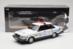 Volvo 240 GL Polis Sweden Minichamps 1:18 155171490 Metall — Bild 6 von 6