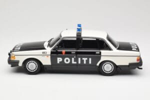 Volvo 240 GL Politi Norway Schwarz Minichamps 1:18 155171496 Metall — Bild 3 von 6