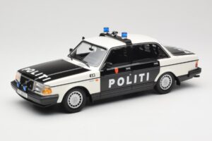 Volvo 240 GL Politi Norway Schwarz Minichamps 1:18 155171496 Metall
