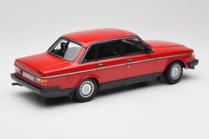 Volvo 240 GL Rot Minichamps 1:18 155171401 Metall — Bild 2 von 6