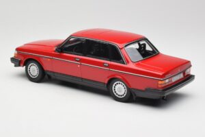 Volvo 240 GL Rot Minichamps 1:18 155171401 Metall — Bild 5 von 6