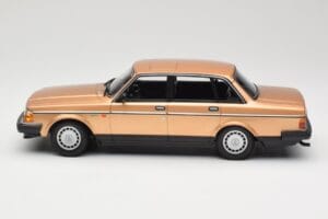 Volvo 240 GL Gold Minichamps 1:18 155171405 Metall — Bild 3 von 6