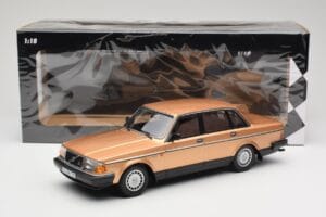 Volvo 240 GL Gold Minichamps 1:18 155171405 Metall — Bild 6 von 6
