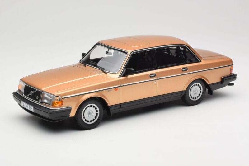 Volvo 240 GL Gold Minichamps 1:18 155171405 Metall
