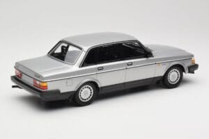 Volvo 240 GL Silber Minichamps 1:18 155171408 Metall — Bild 2 von 6