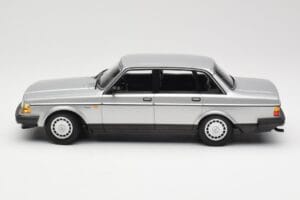 Volvo 240 GL Silber Minichamps 1:18 155171408 Metall — Bild 3 von 6