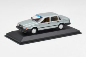 Volvo 240 GL Silber Metallic Minichamps 1:43 940171402 Metall — Bild 2 von 4