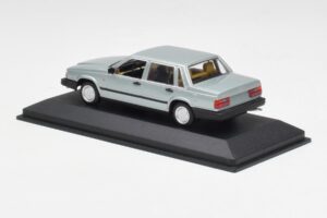 Volvo 240 GL Silber Metallic Minichamps 1:43 940171402 Metall — Bild 3 von 4