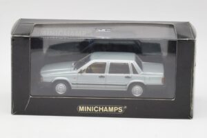Volvo 240 GL Silber Metallic Minichamps 1:43 940171402 Metall — Bild 4 von 4