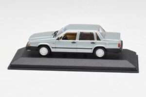 Volvo 240 GL Silber Metallic Minichamps 1:43 940171402 Metall