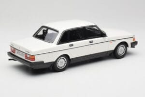 Volvo 240 GL Weiß Minichamps 1:18 155171402 Metall — Bild 2 von 6