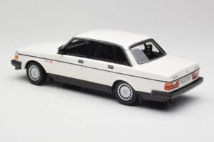 Volvo 240 GL Weiß Minichamps 1:18 155171402 Metall — Bild 5 von 6