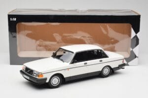 Volvo 240 GL Weiß Minichamps 1:18 155171402 Metall — Bild 6 von 6