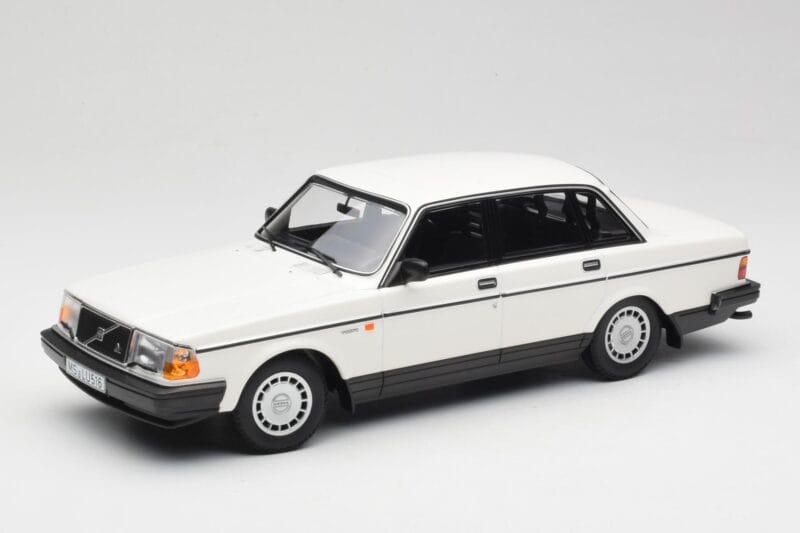 Volvo 240 GL Weiß Minichamps 1:18 155171402 Metall