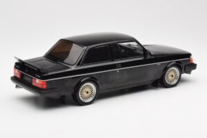 Volvo 240 Turbo Schwarz Custom IXO 1:18 18CMC178 Metall — Bild 2 von 6