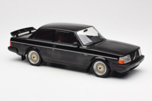 Volvo 240 Turbo Schwarz Custom IXO 1:18 18CMC178 Metall — Bild 4 von 6