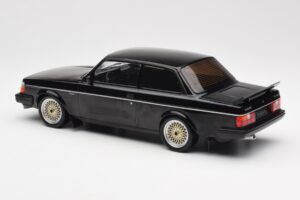 Volvo 240 Turbo Schwarz Custom IXO 1:18 18CMC178 Metall — Bild 5 von 6
