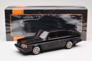 Volvo 240 Turbo Schwarz Custom IXO 1:18 18CMC178 Metall — Bild 6 von 6