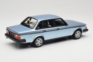 Volvo 244 Turbo Hellblau DNA 1:18 DNA000135 Metall — Bild 2 von 6