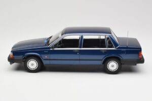 Volvo 740 GL Dark Blue Metallic Minichamps 1:18 155171701 Metall — Bild 3 von 6