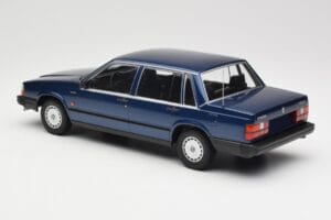 Volvo 740 GL Dark Blue Metallic Minichamps 1:18 155171701 Metall — Bild 5 von 6