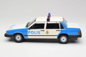 Volvo 740 GL Schwedische Polizei Minichamps 1:18 155171791 Metall — Bild 3 von 6