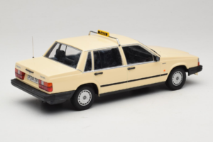 Volvo 740 GL Taxi Deutschland Minichamps 1:18 155171792 Metall — Bild 2 von 6