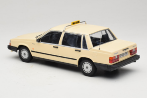 Volvo 740 GL Taxi Deutschland Minichamps 1:18 155171792 Metall — Bild 5 von 6