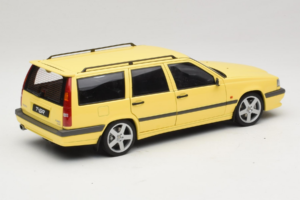 Volvo 850 T-5R Kombi Cream Yellow AUTOart 1:18 79506 Metall — Bild 3 von 8