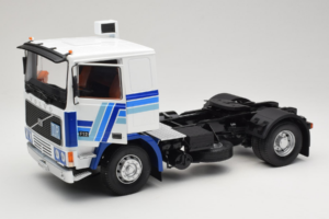 Volvo F12 Blau Weiss Road Kings 1:18 RK180033 Metall — Bild 2 von 8