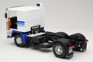 Volvo F12 Blau Weiss Road Kings 1:18 RK180033 Metall — Bild 5 von 8