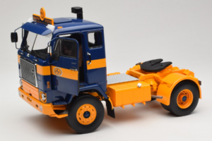 Volvo F88 Dunkelblau Gelb MCG 1:18 MCG18140 Metall — Bild 2 von 8