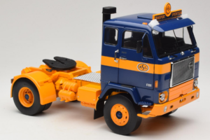 Volvo F88 Dunkelblau Gelb MCG 1:18 MCG18140 Metall — Bild 6 von 8
