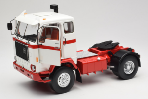 Volvo F88 Weiss Rot MCG 1:18 MCG18141 Metall — Bild 2 von 8