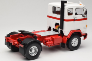 Volvo F88 Weiss Rot MCG 1:18 MCG18141 Metall — Bild 3 von 8