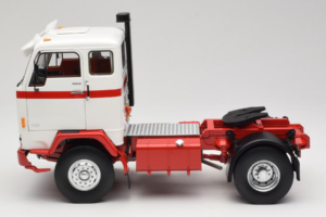 Volvo F88 Weiss Rot MCG 1:18 MCG18141 Metall — Bild 4 von 8