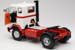 Volvo F88 Weiss Rot MCG 1:18 MCG18141 Metall — Bild 5 von 8