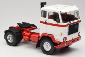 Volvo F88 Weiss Rot MCG 1:18 MCG18141 Metall — Bild 6 von 8