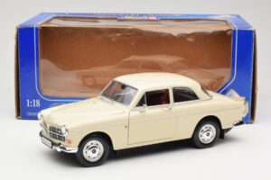 Volvo P121 Amazon Weiß Revell 1:18 08866 Metall — Bild 8 von 8