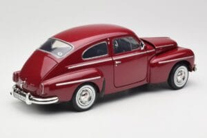 Volvo PV544 Cherry Red Revell 1:18 08887 Metall — Bild 3 von 8