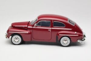 Volvo PV544 Cherry Red Revell 1:18 08887 Metall — Bild 4 von 8