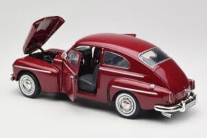Volvo PV544 Cherry Red Revell 1:18 08887 Metall — Bild 5 von 8