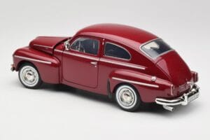 Volvo PV544 Cherry Red Revell 1:18 08887 Metall — Bild 7 von 8