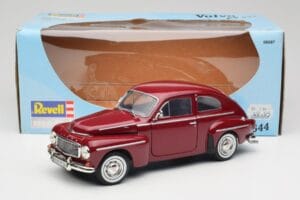 Volvo PV544 Cherry Red Revell 1:18 08887 Metall — Bild 8 von 8