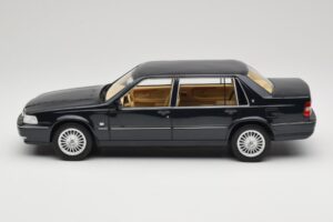 Volvo S90 Royal Blue DNA 1:18 DNA000088 Metall — Bild 3 von 6