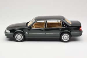 Volvo S90 Royal Green DNA 1:18 DNA000090 Metall — Bild 3 von 6