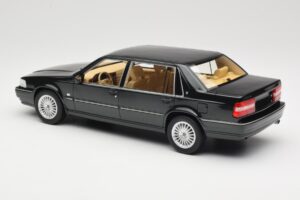 Volvo S90 Royal Green DNA 1:18 DNA000090 Metall — Bild 5 von 6
