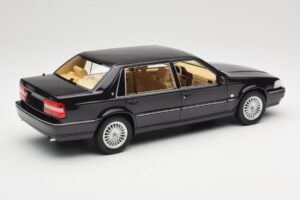 Volvo S90 Royal Violet DNA 1:18 DNA000089 Metall — Bild 2 von 6